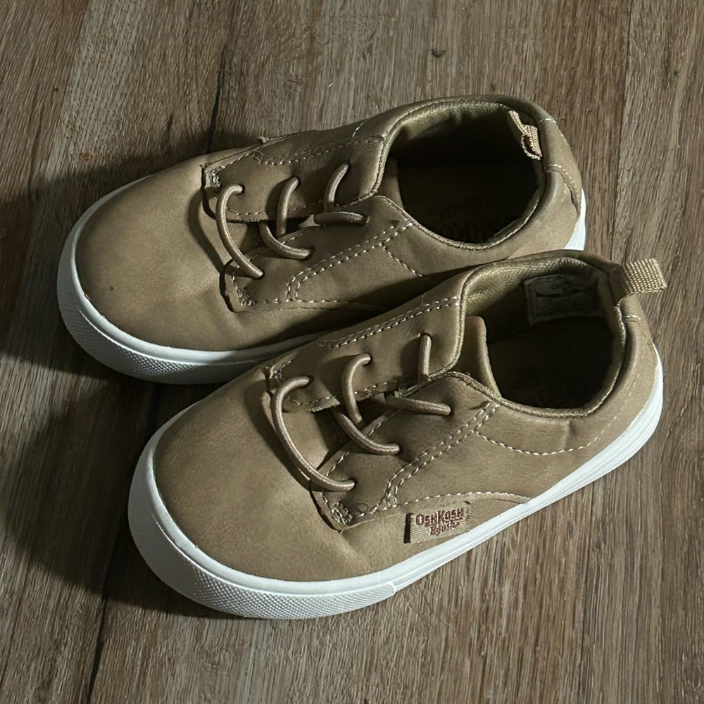 OshKosh B'gosh Kids Tan Leather Sneakers 7c